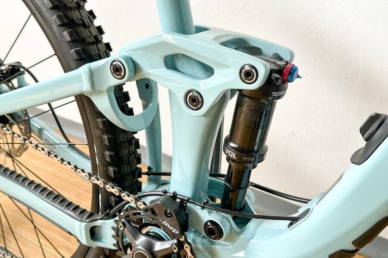 Dámské celoodpružené trail/enduro kolo LIV Intrique LT 1