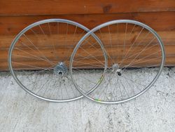 Klasická silniční kola s kazetou Campagnolo Veloce 9sp