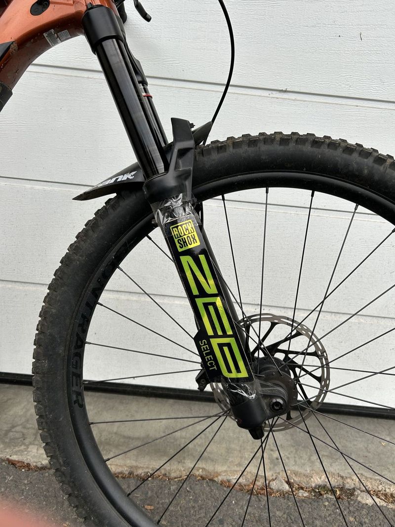 Polep na vidlici RS Zeb select a tlumič RS Super deluxe select +