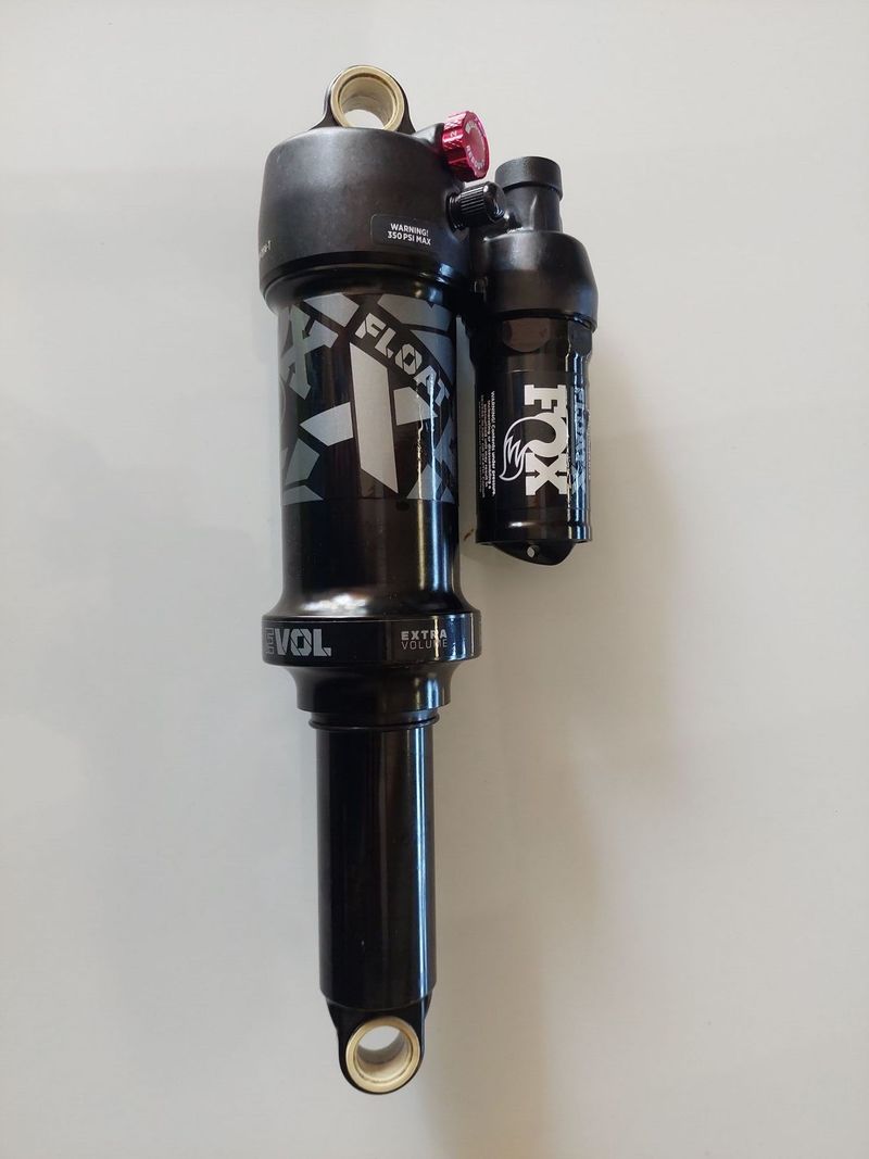 Float X Performance EVOL 230x65 s lockoutem 2 pozice