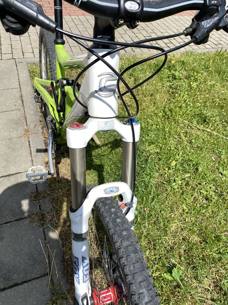26" karbonové celoodpružené freeride kolo Cannondale MOTO rám 17"