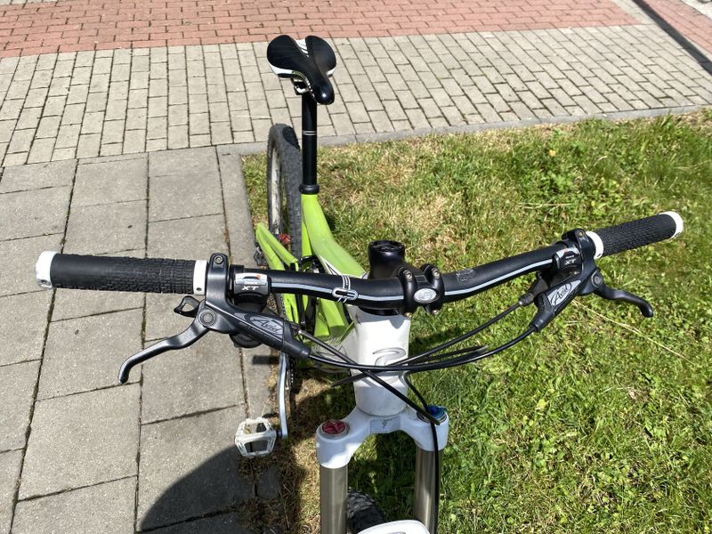 26" karbonové celoodpružené freeride kolo Cannondale MOTO rám 17"