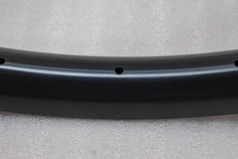 Dva asymetrické 29" karbonové MTB ráfky EIE