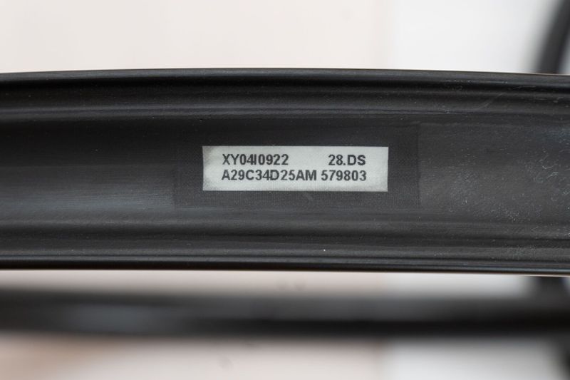 Dva asymetrické 29" karbonové MTB ráfky EIE