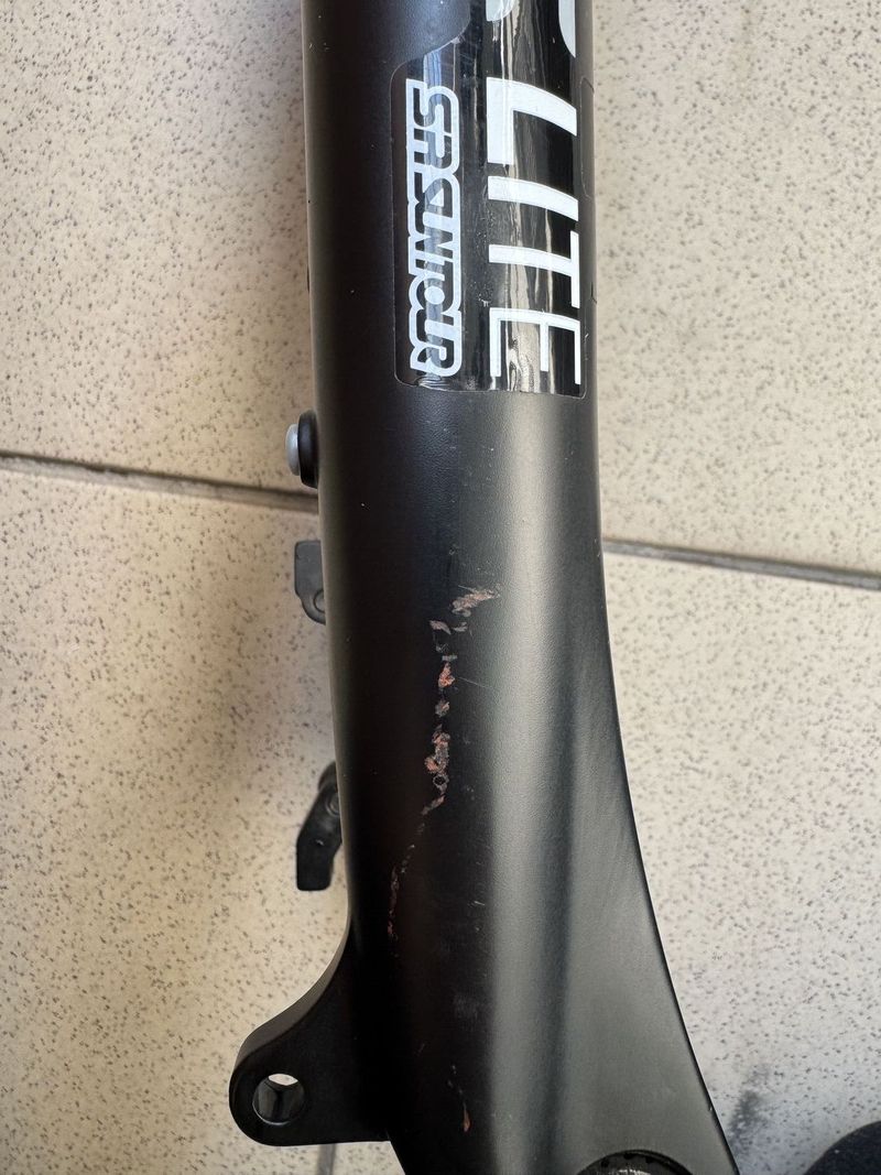 SR suntour lite 63mm 28"