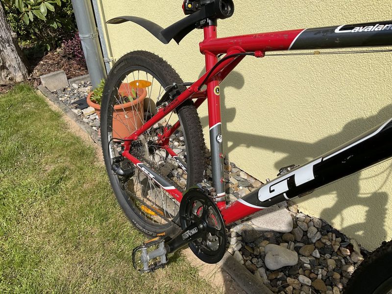 Horské kolo GT Avalanche 2.0 Disc (velikost L) – skvělý stav, minimálně používané