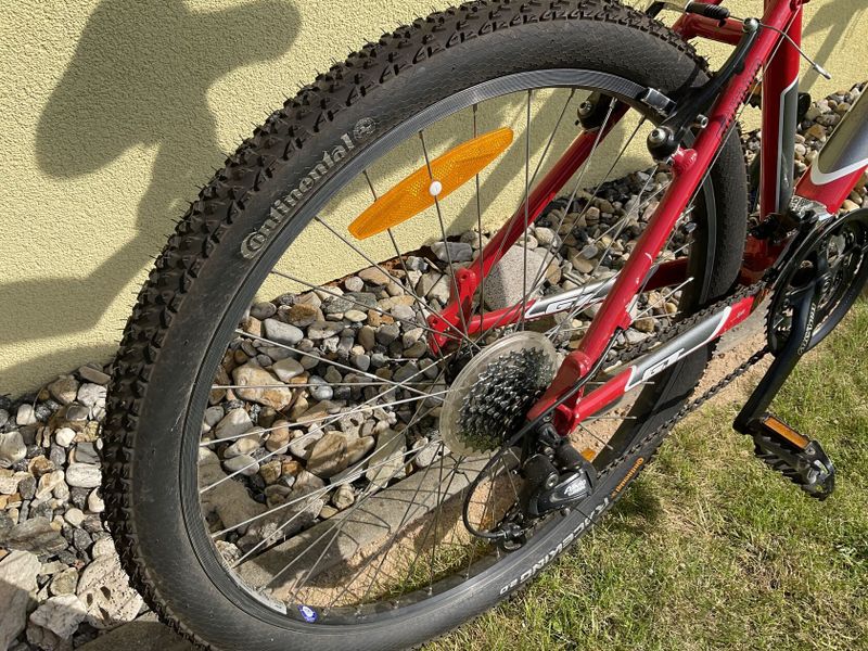 Horské kolo GT Avalanche 2.0 Disc (velikost L) – skvělý stav, minimálně používané