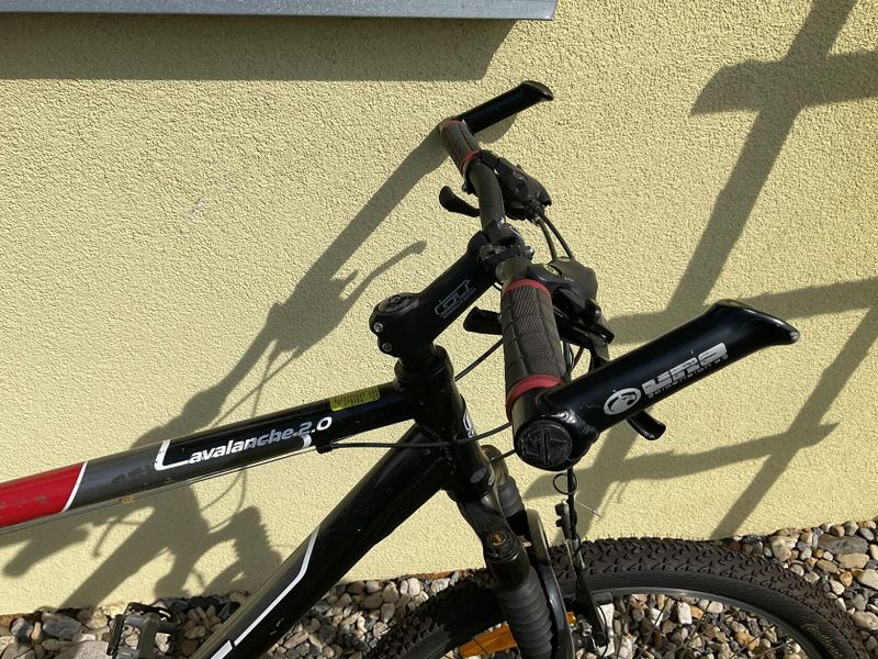 Horské kolo GT Avalanche 2.0 Disc (velikost L) – skvělý stav, minimálně používané