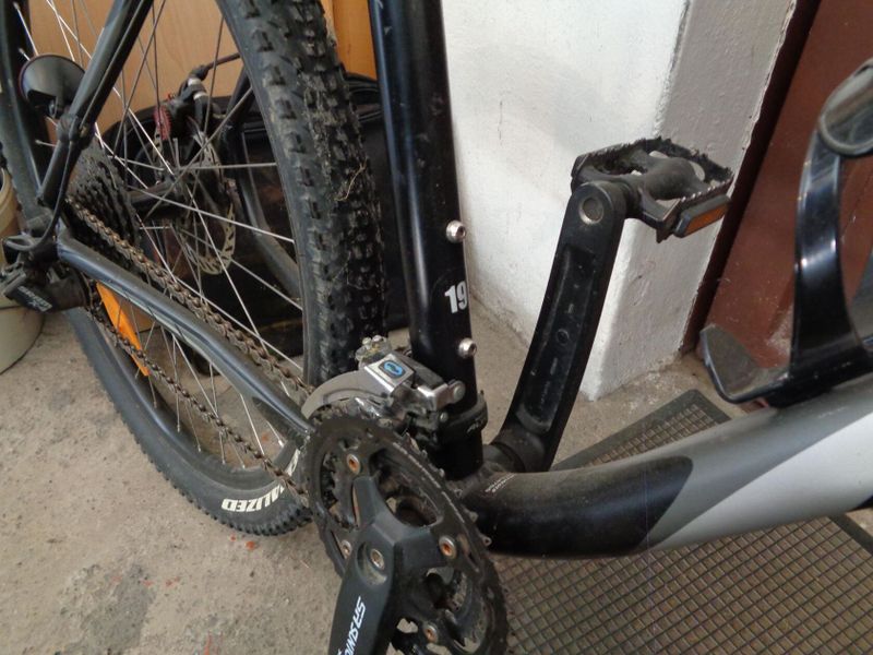 SPECIALIZED HARD ROCK Sport 19, kola 26", plně funkční, zachovalý stav
