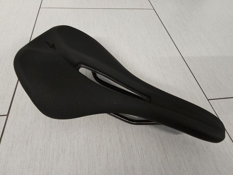 Zánovní sedlo Specialized PHENOM Comp black - 143 mm