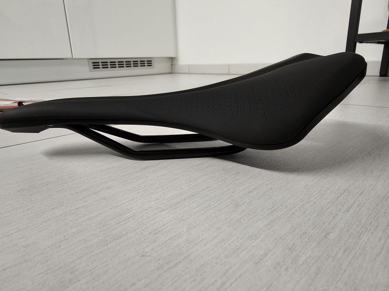 Zánovní sedlo Specialized PHENOM Comp black - 143 mm