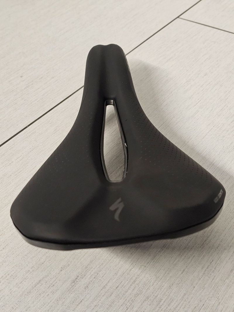 Zánovní sedlo Specialized PHENOM Comp black - 143 mm