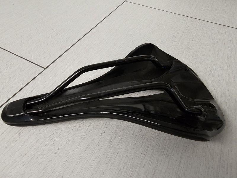 Zánovní sedlo Specialized PHENOM Comp black - 143 mm
