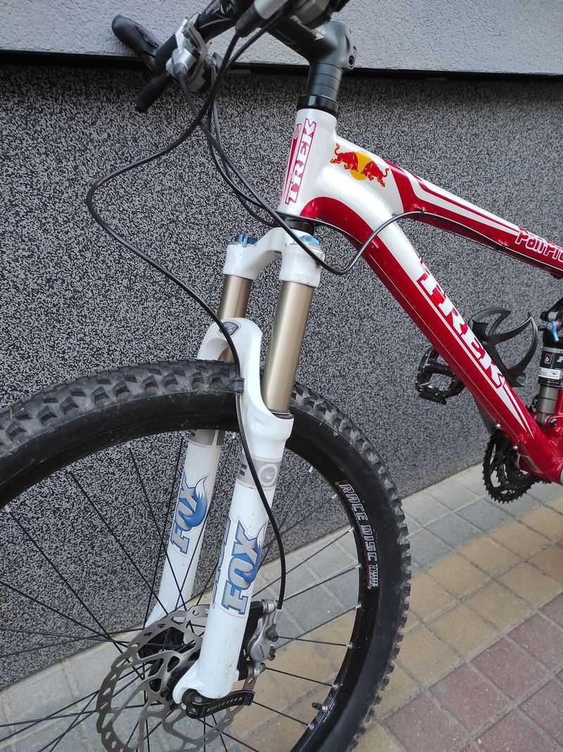 Trek Top Fuel 8 celoodpružené horské kolo (M)