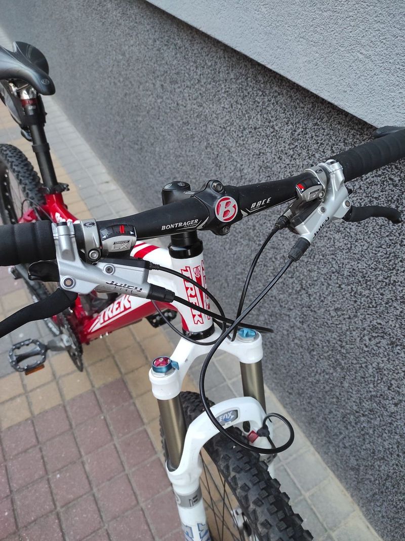 Trek Top Fuel 8 celoodpružené horské kolo (M)
