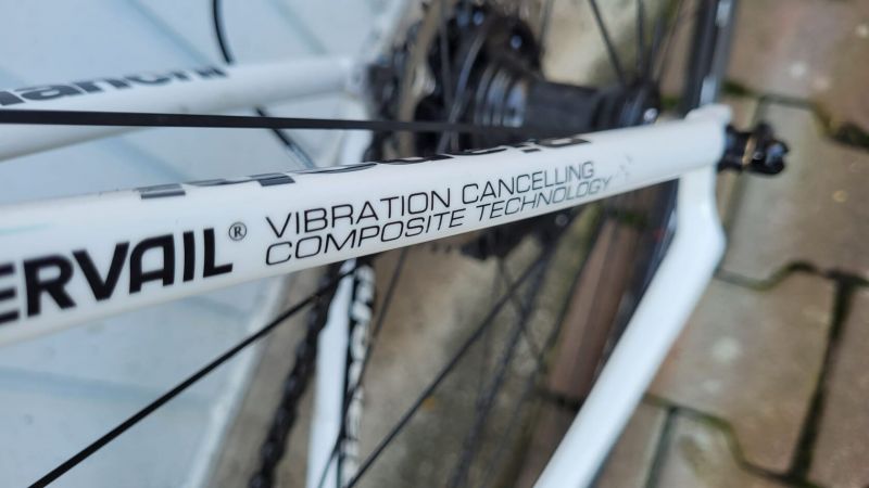 Italská raketa Bianchi Infinito CV - „Handmade in Italy”