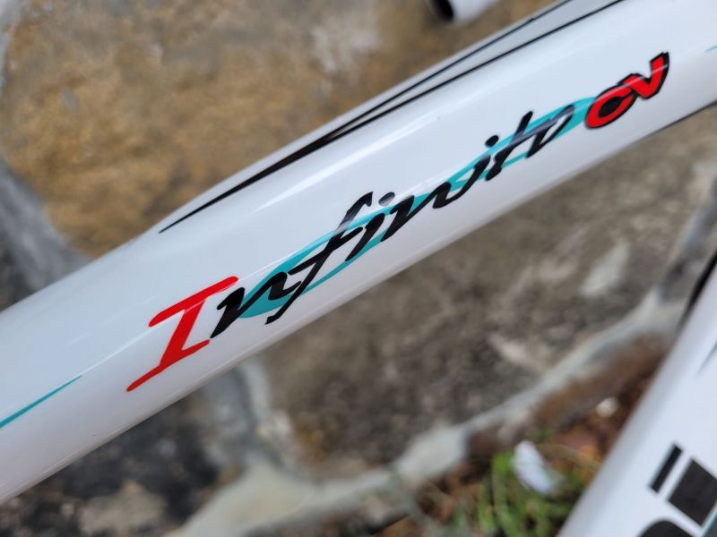 Italská raketa Bianchi Infinito CV - „Handmade in Italy”