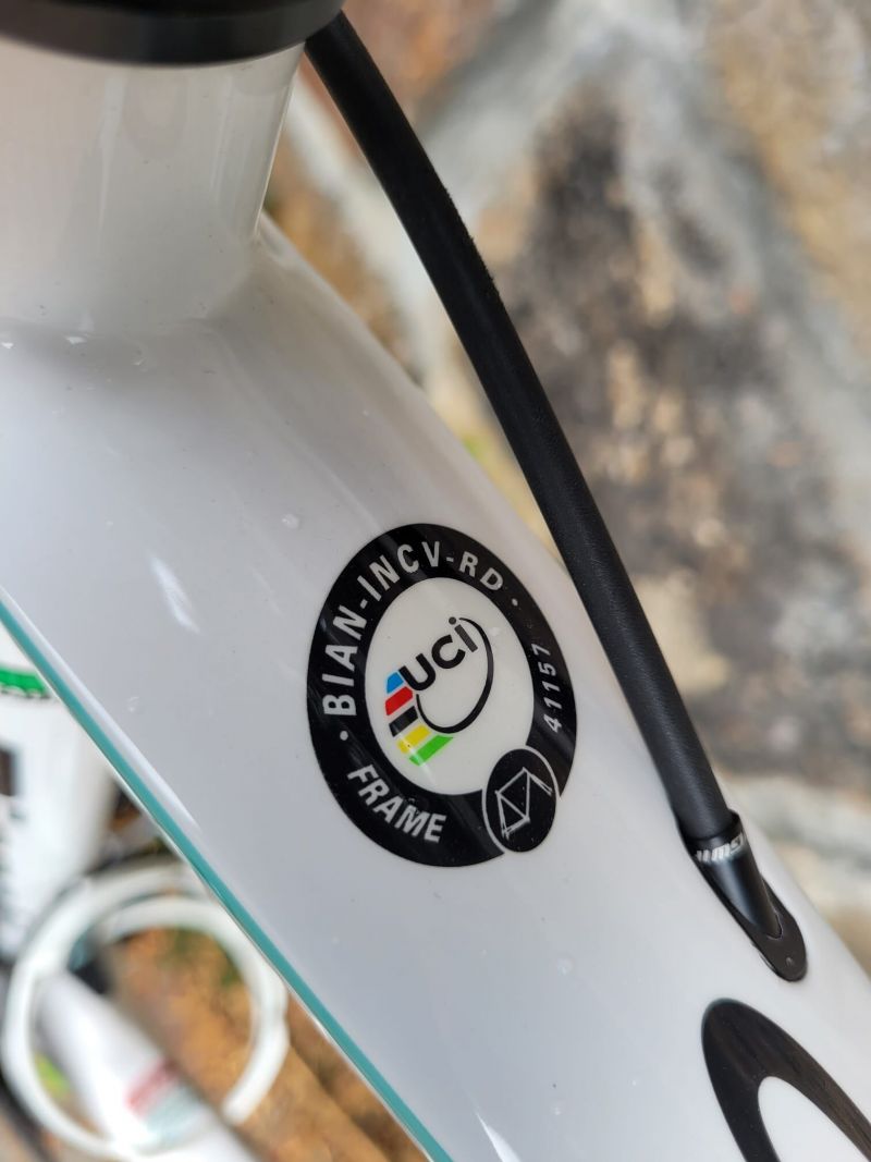 Italská raketa Bianchi Infinito CV - „Handmade in Italy”