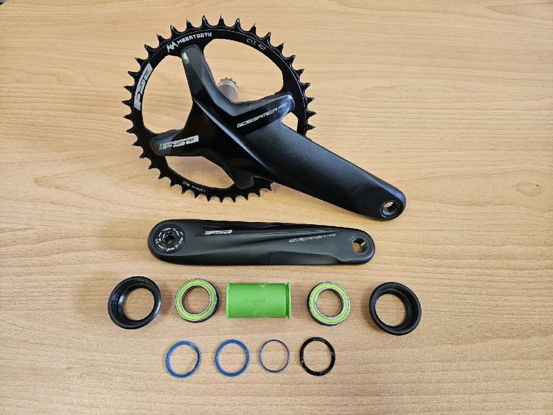 Kliky FSA Gossamer Pro Mega Exo s převodníkem 40z pro Campu 13s včetně ložisek 