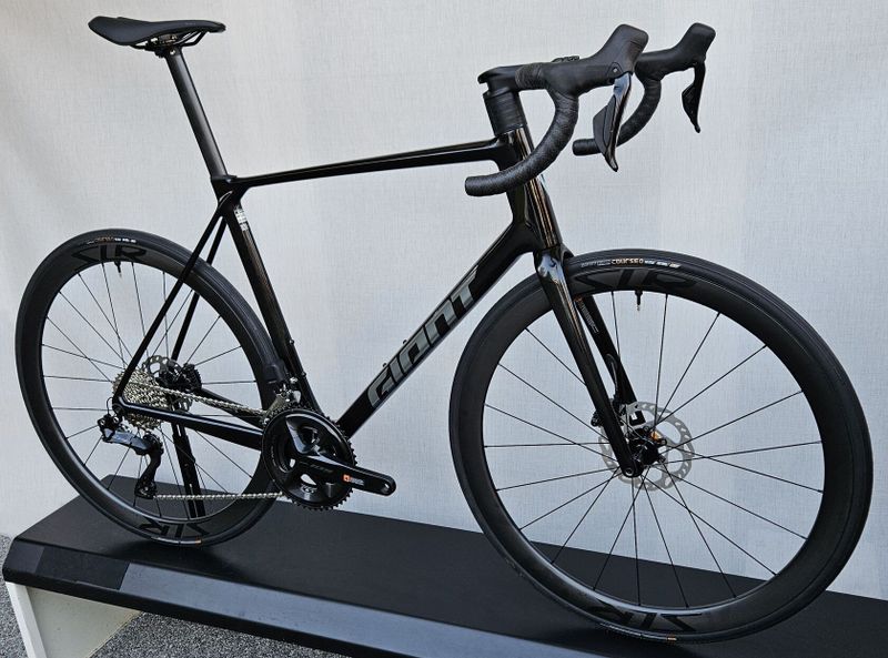 GIANT TCR Advanced Pro 1 Di2 2025 – závodní karbonová silnička - NOVÁ