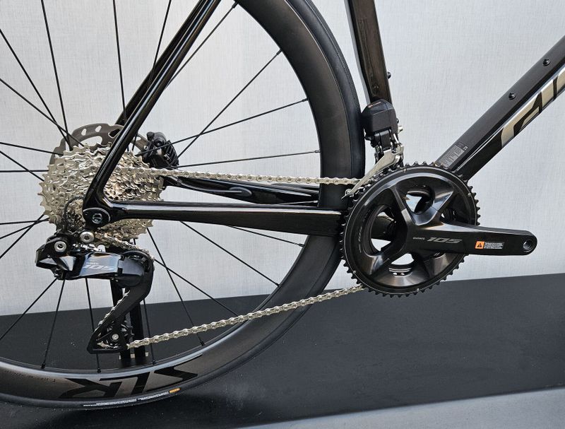 GIANT TCR Advanced Pro 1 Di2 2025 – závodní karbonová silnička - NOVÁ