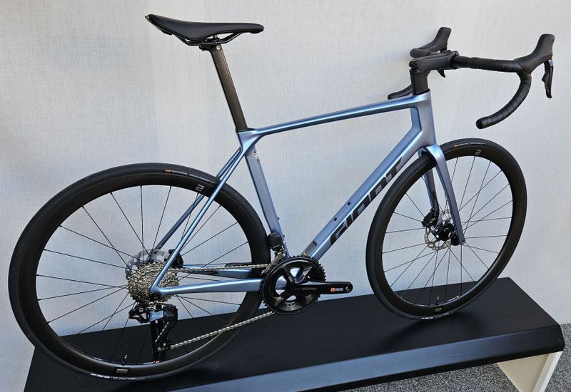 GIANT TCR Advanced Pro 1 Di2 2025 – závodní karbonová silnička - NOVÁ