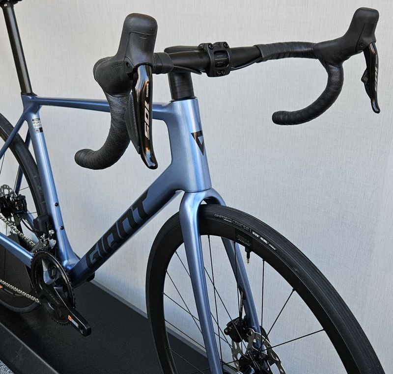 GIANT TCR Advanced Pro 1 Di2 2025 – závodní karbonová silnička - NOVÁ