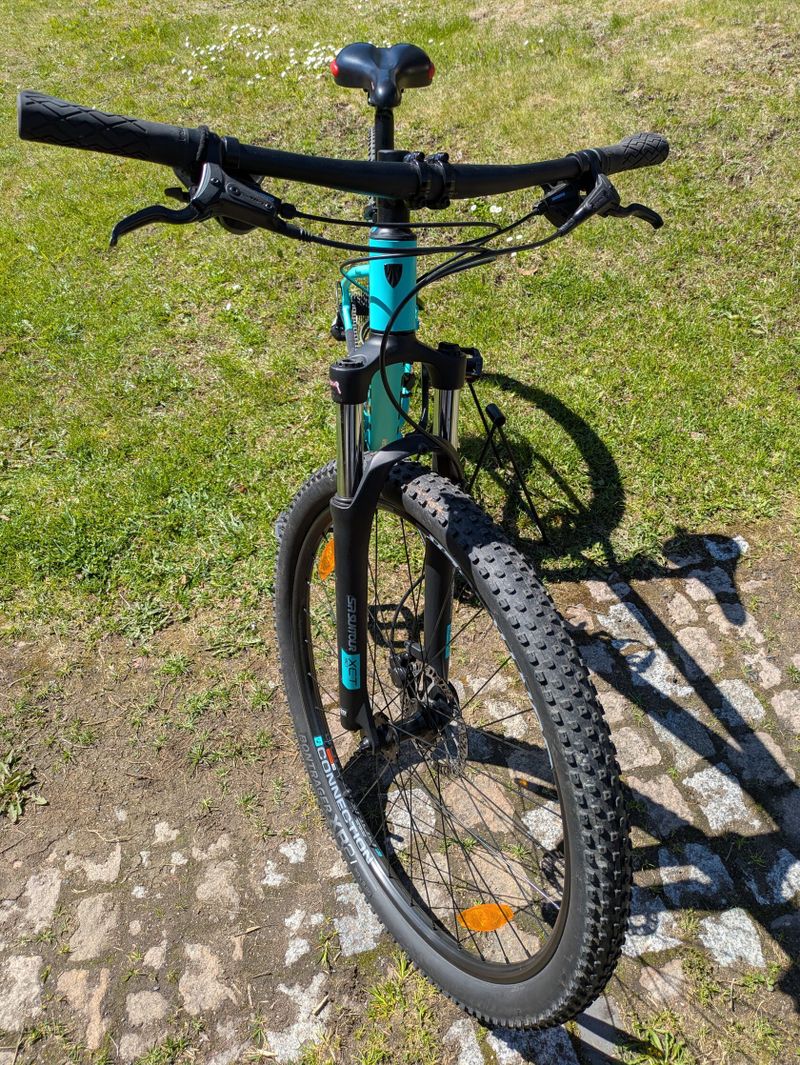Tyrkysové dámské horské kolo Trek