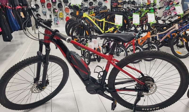 MERIDA eBIG.NINE 500 Red/Black, velikost M(43) 