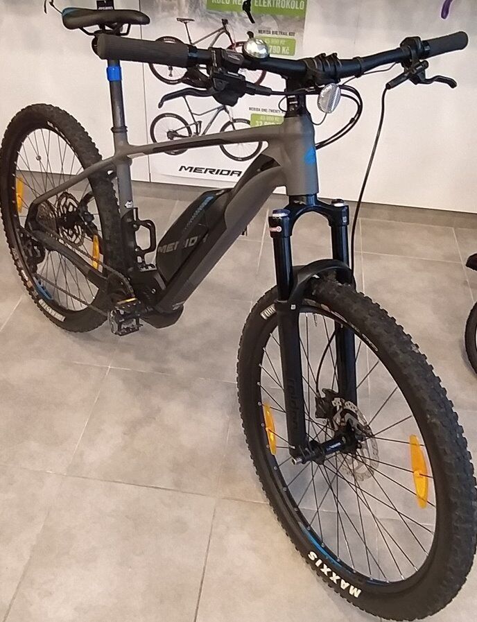 MERIDA eBIG.SEVEN 500 Matt Grey/Black(Blue), velikost M(43)