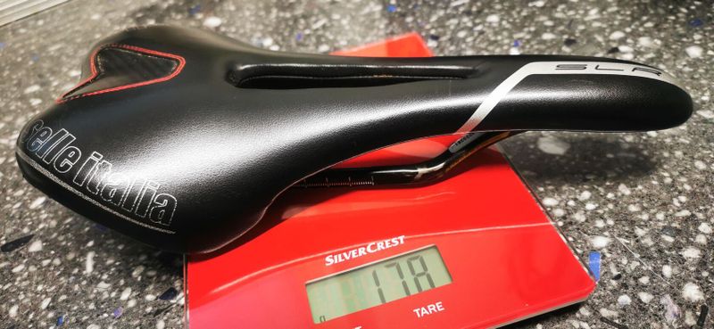 SELLE ITALIA SLR Kit Sedlo Carbonio Flow