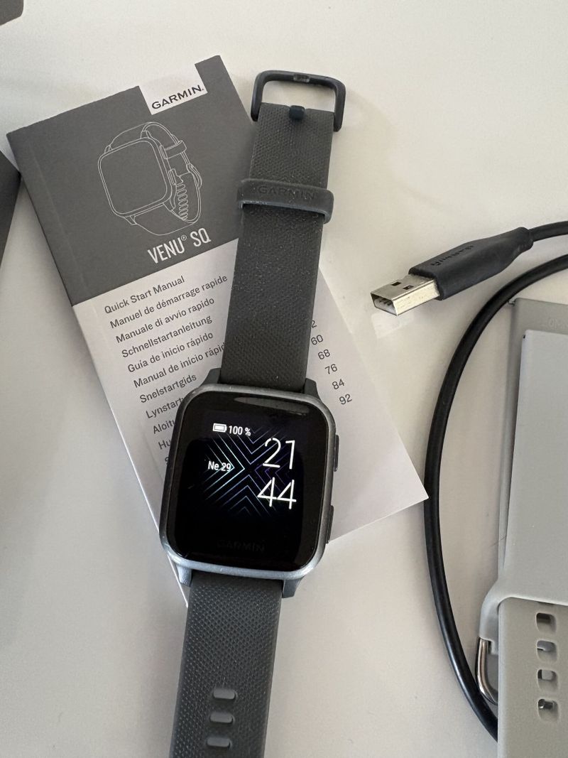 Prodám použité hodinky Garmin Venu SQ