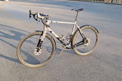 Gravel Merit Plus - XL, karbon, Sram Apex HRD 1x11s, 10-42z