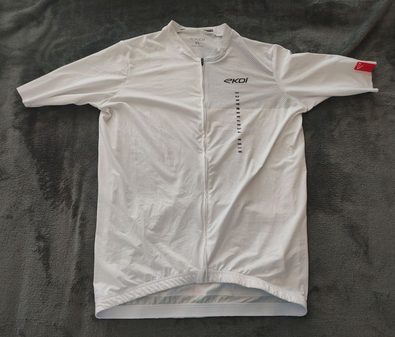 Dres Ekoi Linear