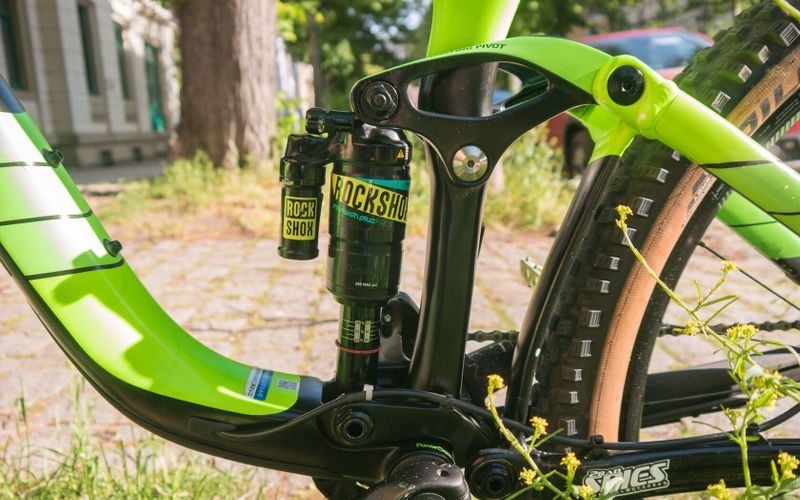 GIANT REIGN ADVANCED KARBON