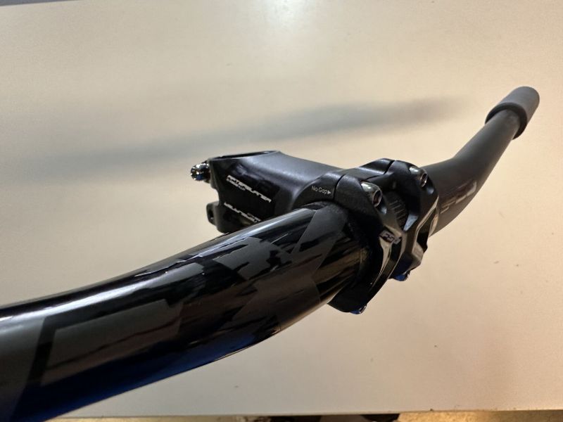 řidítka FSA KFX Carbon Flat 760/0 