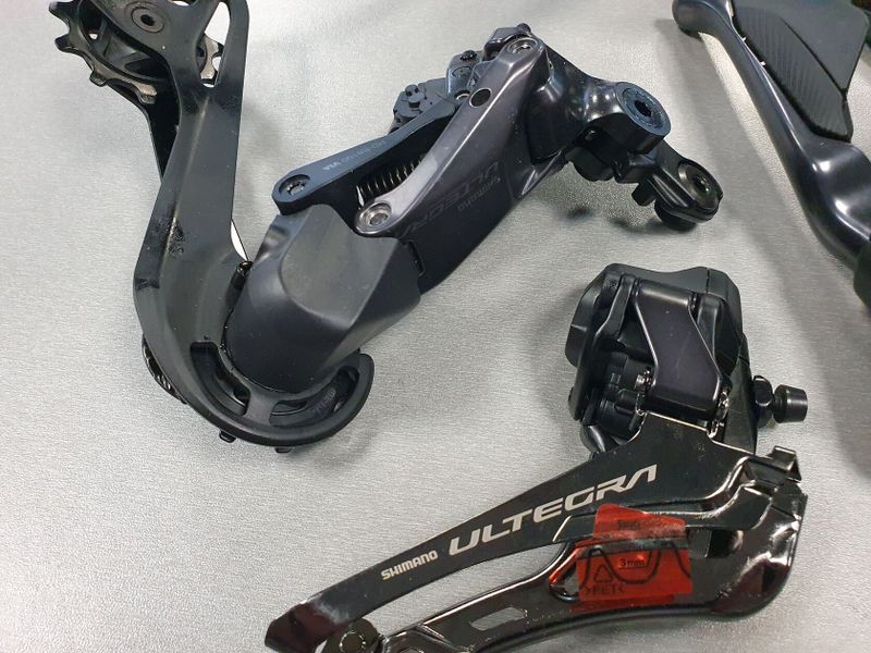 Sada Shimano Ultegra Di2 2x12 Disc
