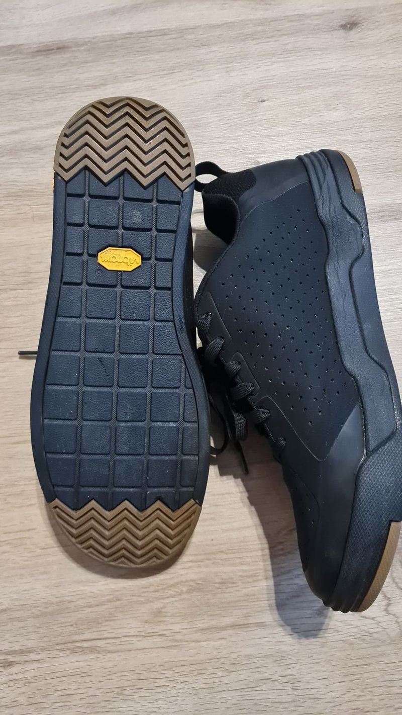 Cyklistické MTB boty Bontrager Flatline Mountain Shoe - black vel.45