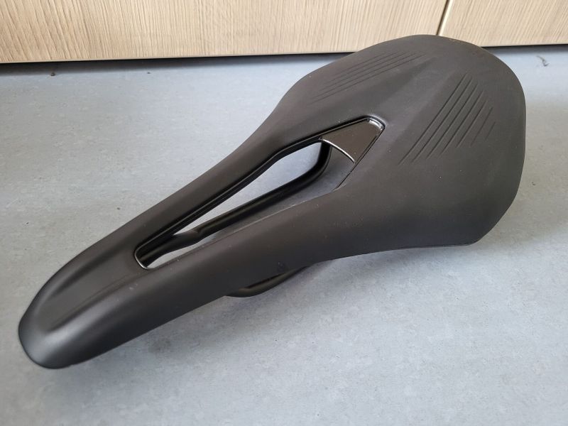 NOVÉ - sedlo Fizik Vento Argo R5, 140 mm