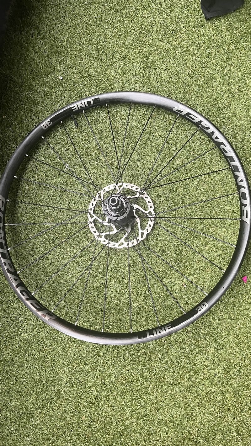 Bontrager Line Comp 30 TLR Boost - zadní