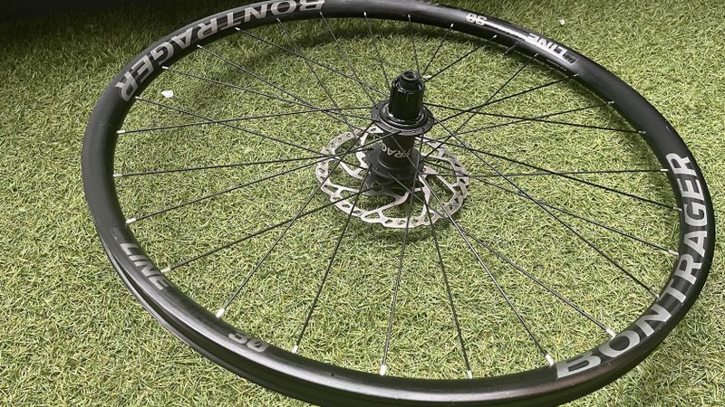 Bontrager Line Comp 30 TLR Boost - zadní