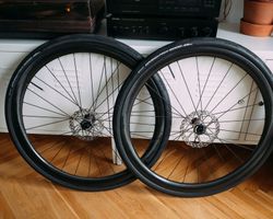 karbonová kola Light Bicycle WR38 Falcon Pro s DT Swiss 240 EXP – najeto cca 900 km