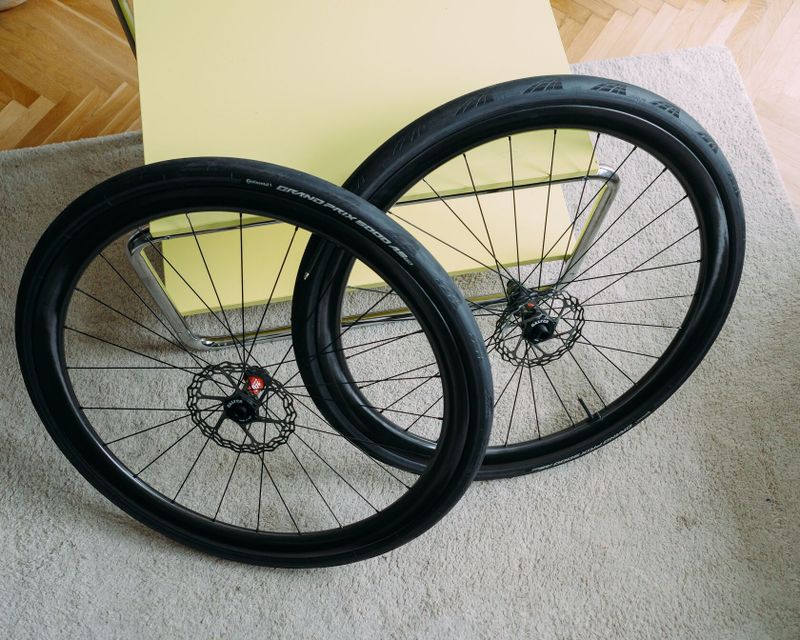 karbonová kola Light Bicycle WR38 Falcon Pro s DT Swiss 240 EXP – najeto cca 900 km