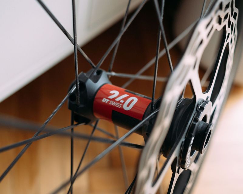 karbonová kola Light Bicycle WR38 Falcon Pro s DT Swiss 240 EXP – najeto cca 900 km