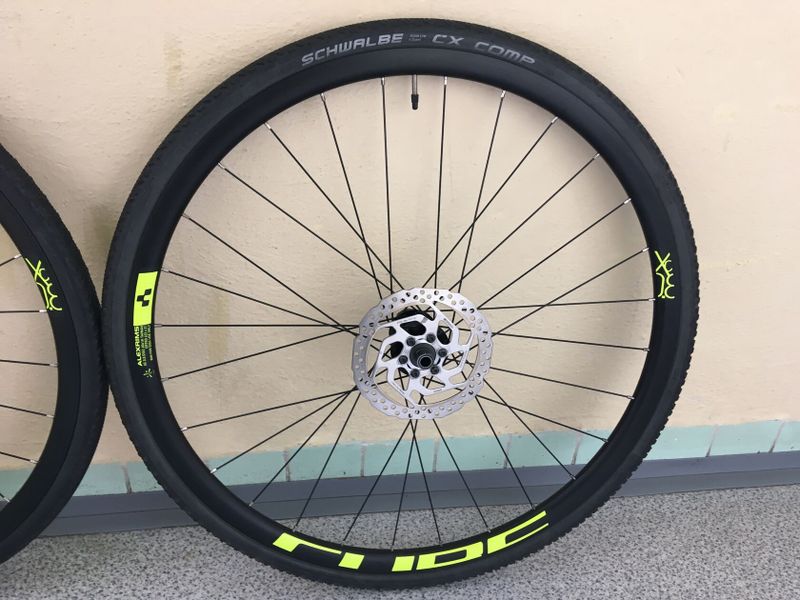 2 x Sada CX/gravel kol, ořech Shimano 