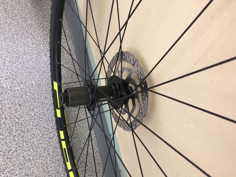 2 x Sada CX/gravel kol, ořech Shimano 