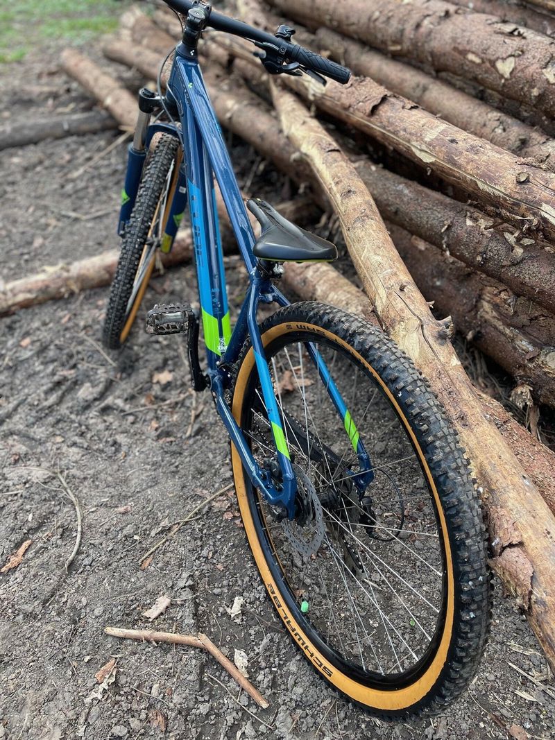 Horské kolo CUBE Aim Race blueberry"n"lime 2021