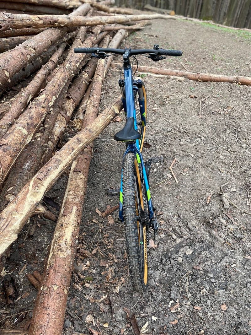 Horské kolo CUBE Aim Race blueberry"n"lime 2021