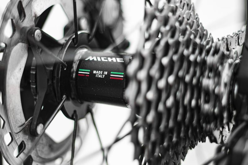 Colnago V3 Disc 2024 - Shimano Ultegra Di2 2x12, Miche Carbon