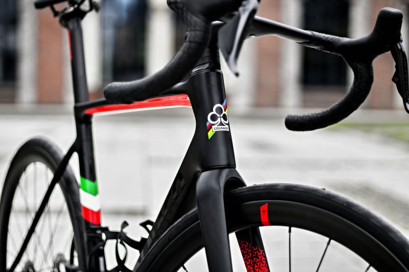 Colnago V3 Disc 2024 - Shimano Ultegra Di2 2x12, Miche Carbon
